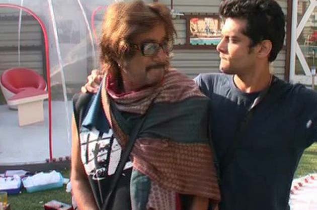 Bigg Boss: Shraddha Sharma abuses Akashdeep